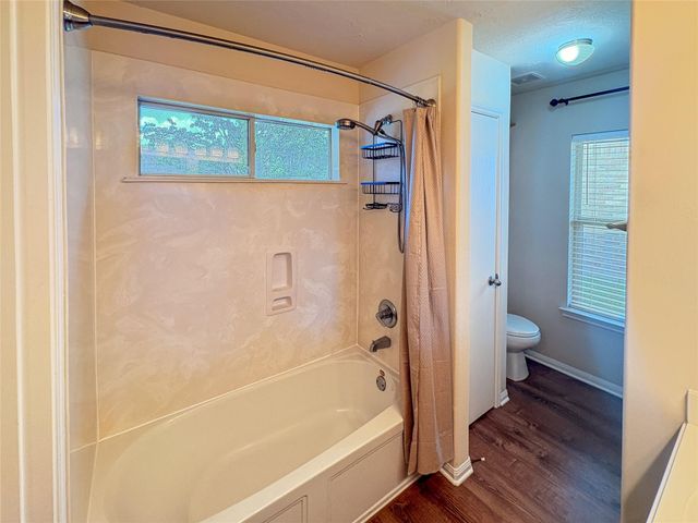 10214 Mills Run Drive, Houston, TX 77070