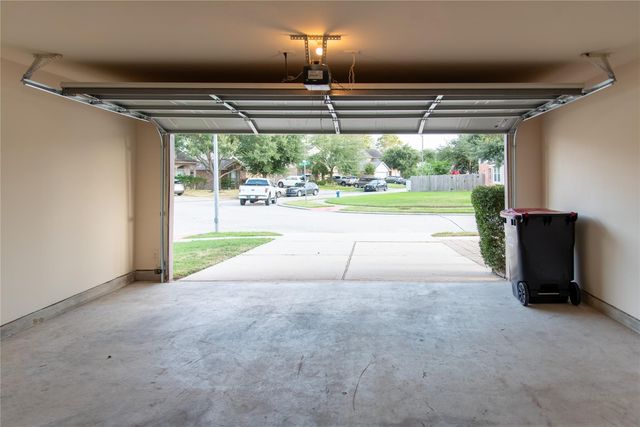 10214 Mills Run Drive, Houston, TX 77070