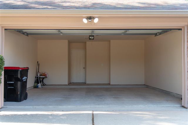10214 Mills Run Drive, Houston, TX 77070