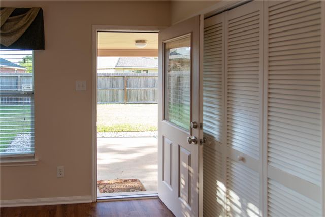 10214 Mills Run Drive, Houston, TX 77070