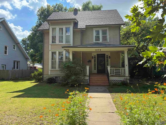 1279 SW MacVicar AVE, Topeka, KS 66604