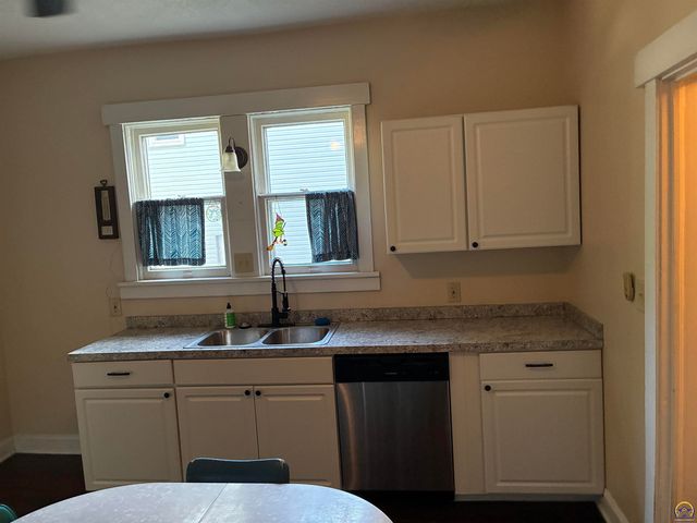 1279 SW MacVicar AVE, Topeka, KS 66604
