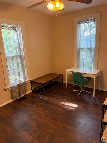 1279 SW MacVicar AVE, Topeka, KS 66604