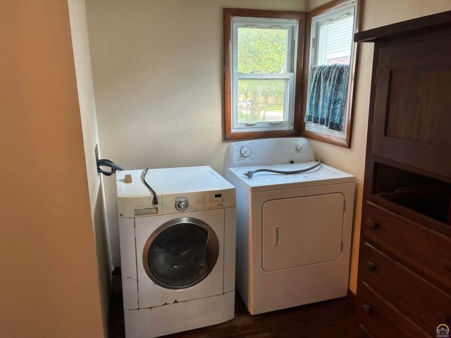 1279 SW MacVicar AVE, Topeka, KS 66604