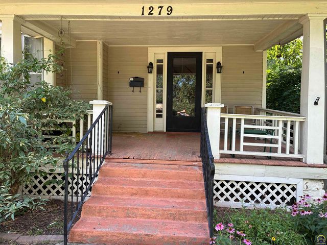1279 SW MacVicar AVE, Topeka, KS 66604