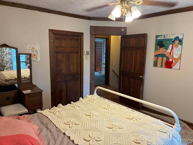 1279 SW MacVicar AVE, Topeka, KS 66604
