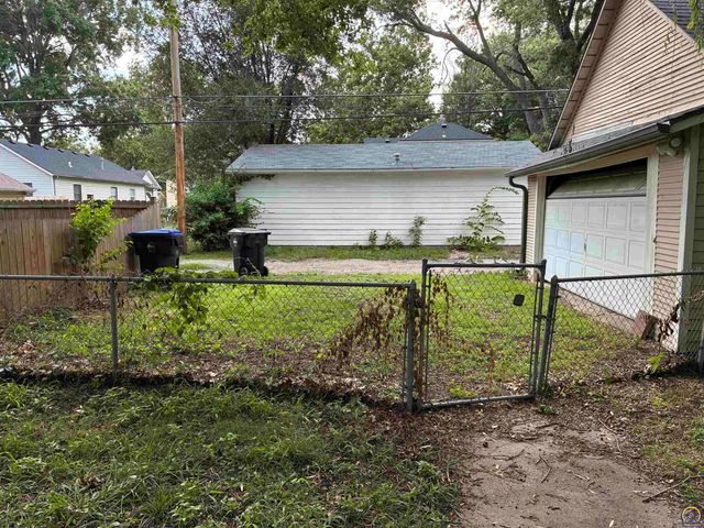 1279 SW MacVicar AVE, Topeka, KS 66604