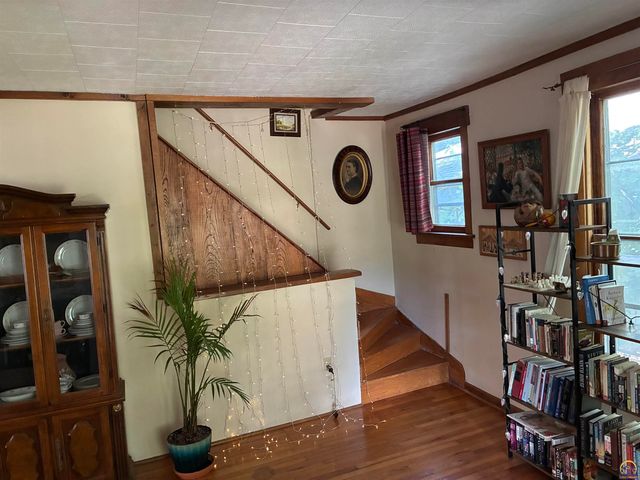 1279 SW MacVicar AVE, Topeka, KS 66604