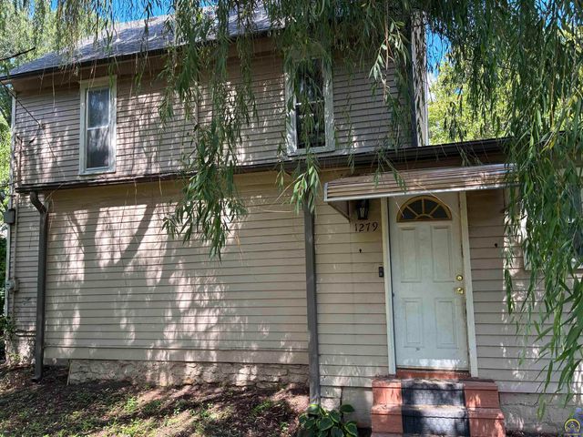 1279 SW MacVicar AVE, Topeka, KS 66604