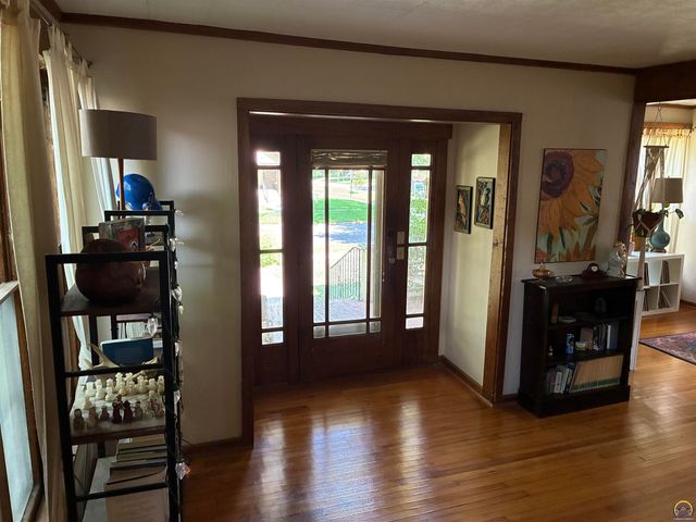 1279 SW MacVicar AVE, Topeka, KS 66604
