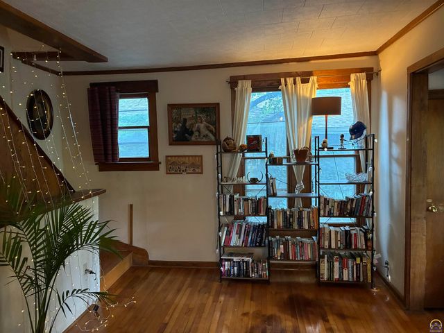 1279 SW MacVicar AVE, Topeka, KS 66604