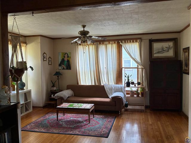 1279 SW MacVicar AVE, Topeka, KS 66604