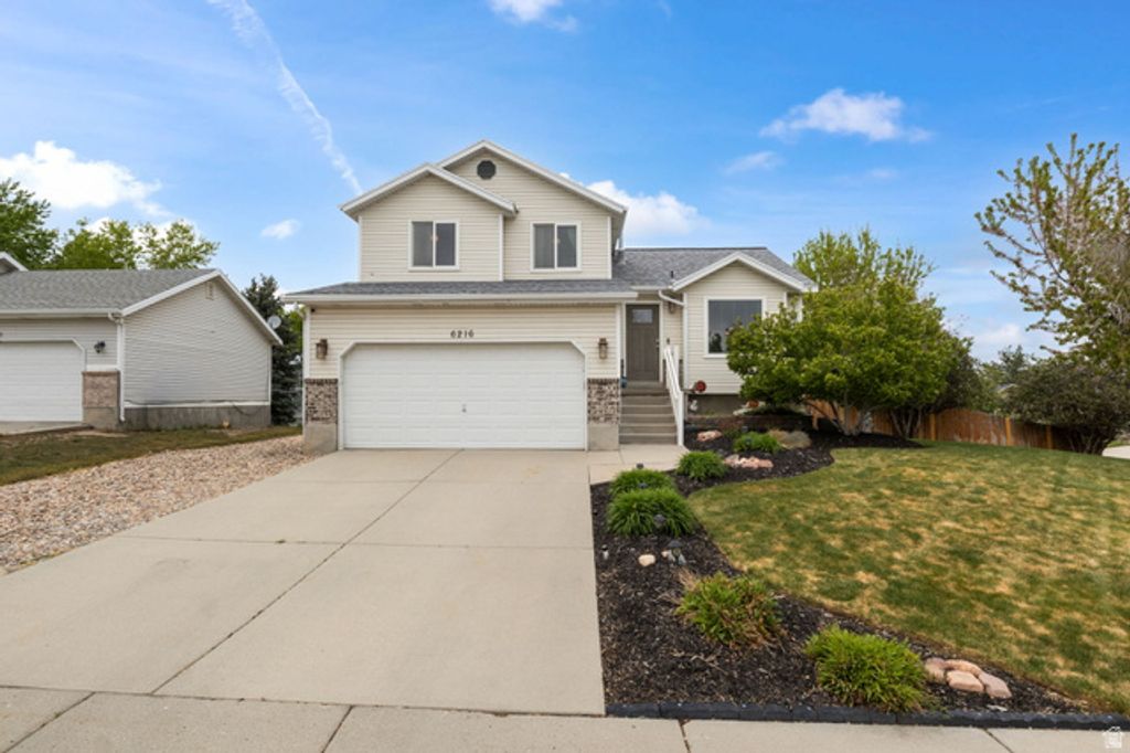 Image 1 of property listing at 6216 W RANCHO MARTIN CIR, West Valley City, UT 84128