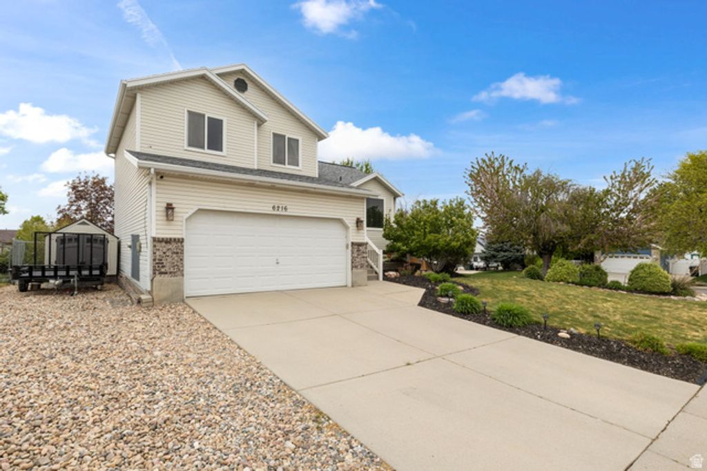 Image 2 of property listing at 6216 W RANCHO MARTIN CIR, West Valley City, UT 84128