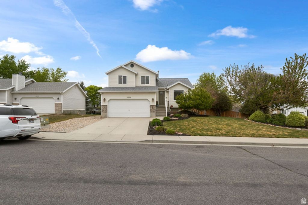 Image 3 of property listing at 6216 W RANCHO MARTIN CIR, West Valley City, UT 84128