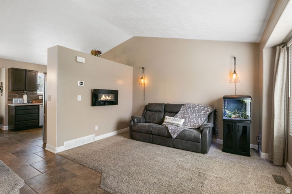 Image 4 of property listing at 6216 W RANCHO MARTIN CIR, West Valley City, UT 84128