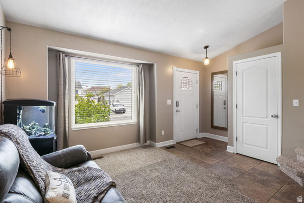 Image 5 of property listing at 6216 W RANCHO MARTIN CIR, West Valley City, UT 84128