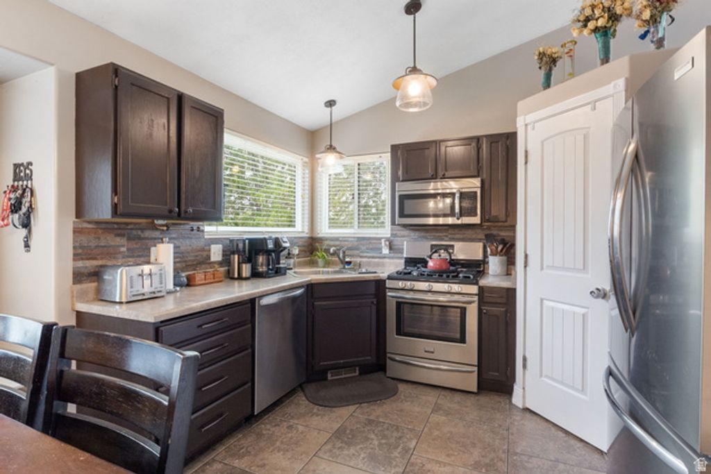 Image 10 of property listing at 6216 W RANCHO MARTIN CIR, West Valley City, UT 84128