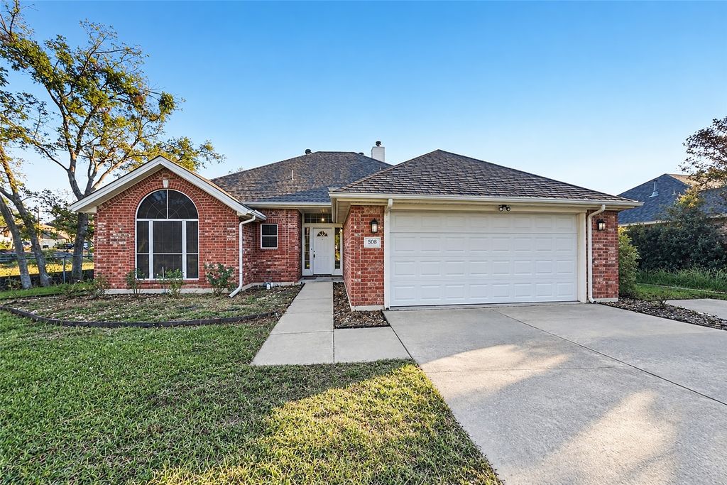506 Dallas Drive, Roanoke, TX 76262 — exterior