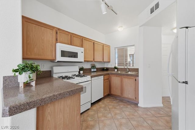 1050 East Cactus Avenue 1021, Las Vegas, NV 89183