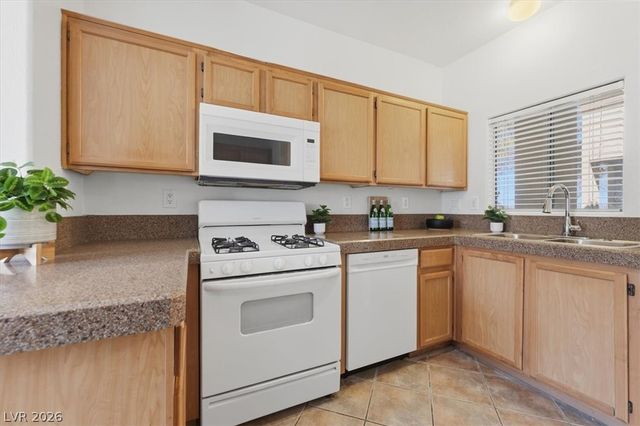 1050 East Cactus Avenue 1021, Las Vegas, NV 89183