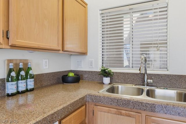 1050 East Cactus Avenue 1021, Las Vegas, NV 89183