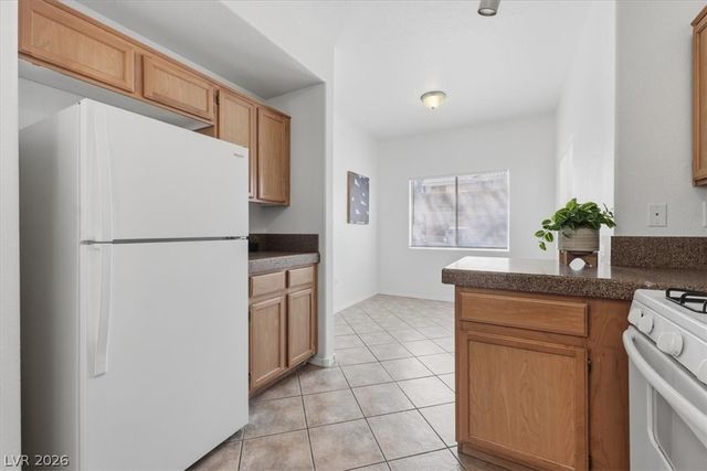 1050 East Cactus Avenue 1021, Las Vegas, NV 89183