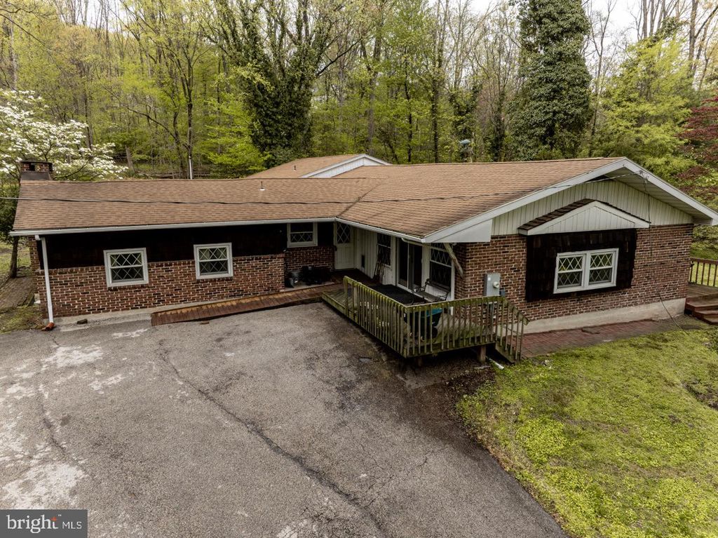 1701 BAHR RD, Pottstown, PA 19464