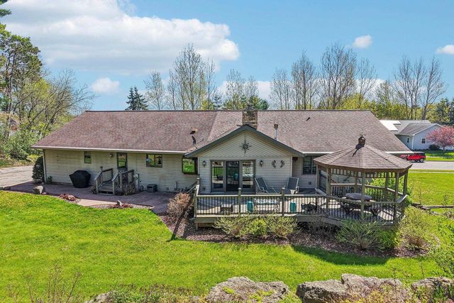 402 Derby Row, Reedsburg, WI 53959