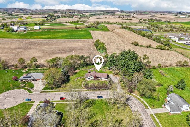 402 Derby Row, Reedsburg, WI 53959