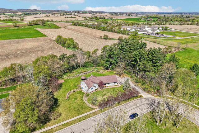 402 Derby Row, Reedsburg, WI 53959