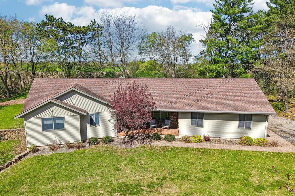 402 Derby Row, Reedsburg, WI 53959