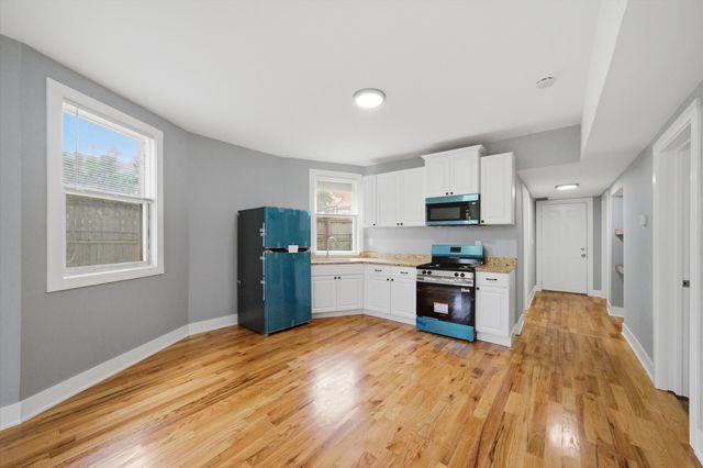 2050 N Kenneth Avenue, Chicago, IL 60639