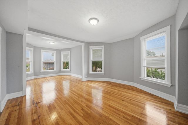 2050 N Kenneth Avenue, Chicago, IL 60639
