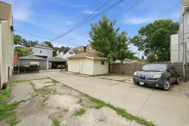 2050 N Kenneth Avenue, Chicago, IL 60639