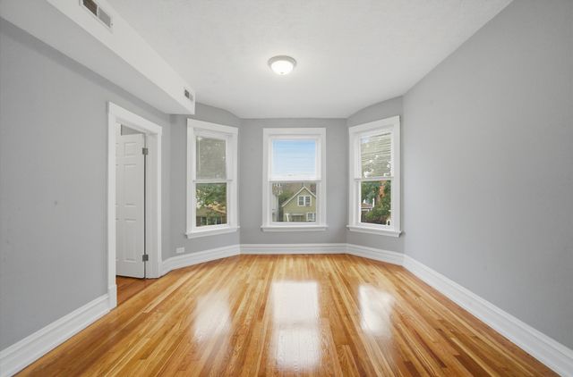2050 N Kenneth Avenue, Chicago, IL 60639