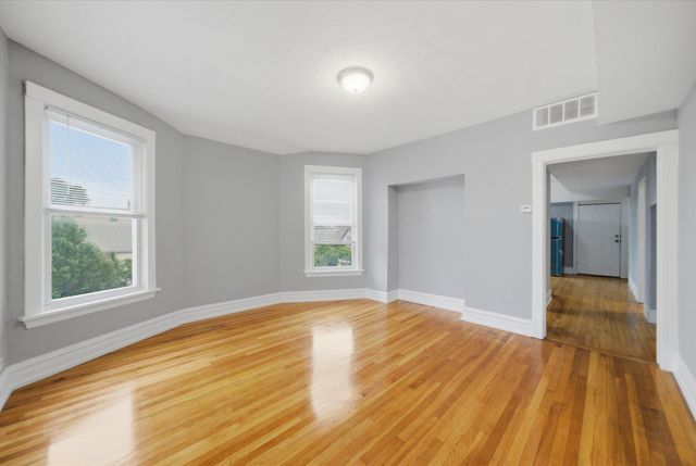 2050 N Kenneth Avenue, Chicago, IL 60639