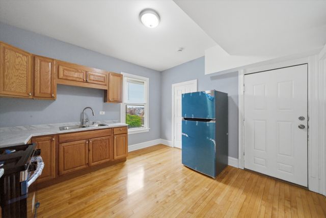 2050 N Kenneth Avenue, Chicago, IL 60639