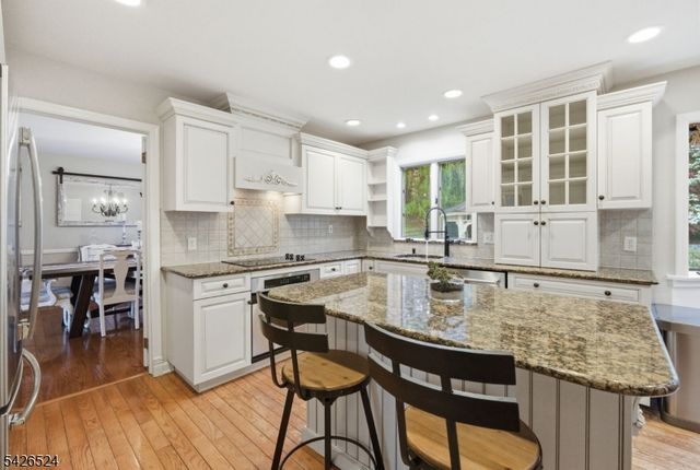 15 Sunrise Cir, Clinton Twp., NJ 08809