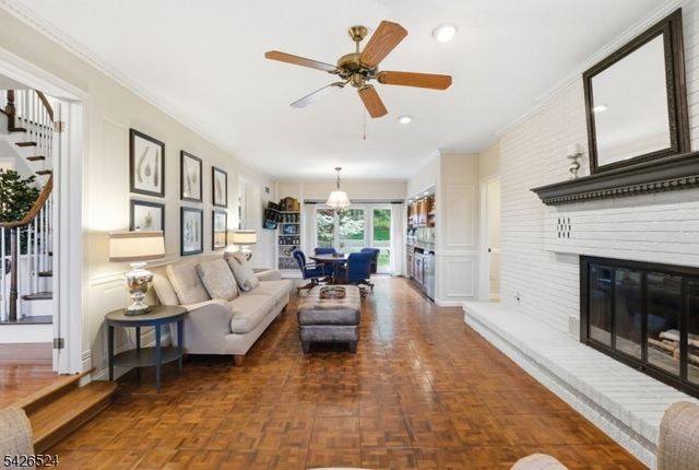 15 Sunrise Cir, Clinton Twp., NJ 08809