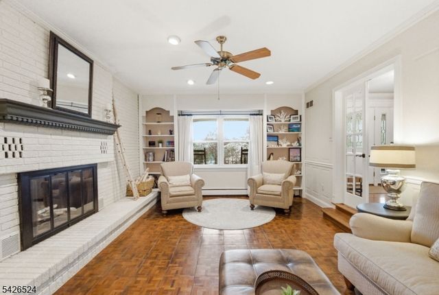 15 Sunrise Cir, Clinton Twp., NJ 08809