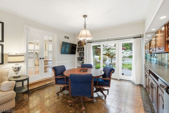 15 Sunrise Cir, Clinton Twp., NJ 08809