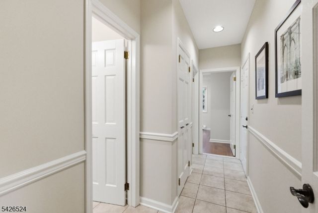 15 Sunrise Cir, Clinton Twp., NJ 08809