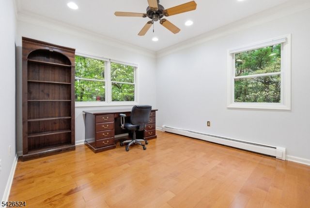 15 Sunrise Cir, Clinton Twp., NJ 08809