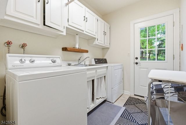 15 Sunrise Cir, Clinton Twp., NJ 08809