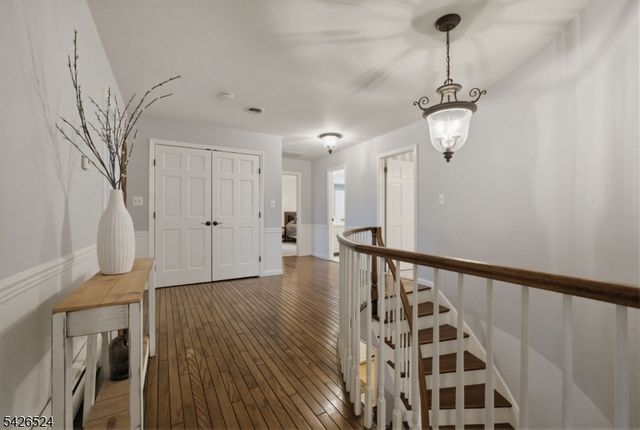 15 Sunrise Cir, Clinton Twp., NJ 08809