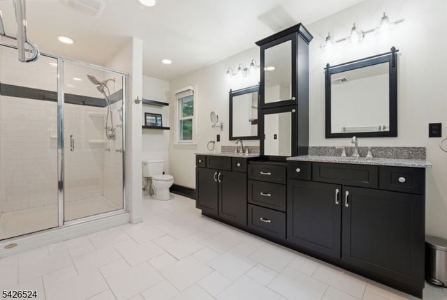 15 Sunrise Cir, Clinton Twp., NJ 08809