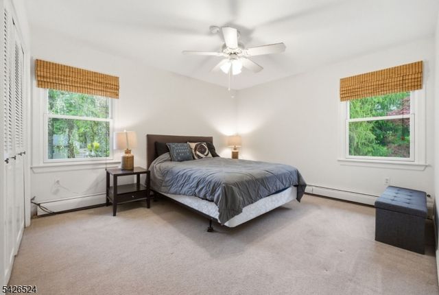 15 Sunrise Cir, Clinton Twp., NJ 08809