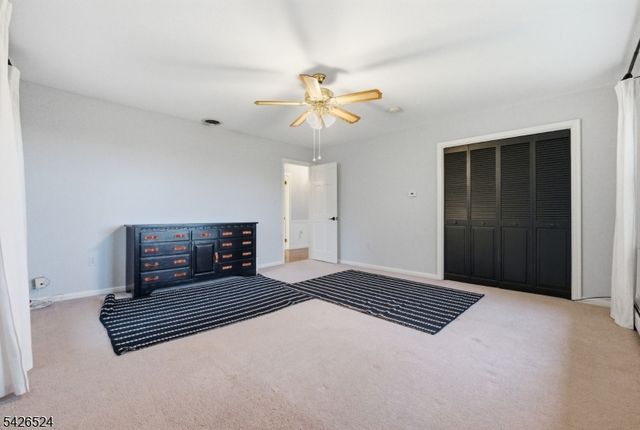 15 Sunrise Cir, Clinton Twp., NJ 08809