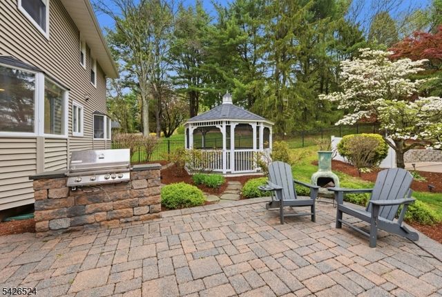 15 Sunrise Cir, Clinton Twp., NJ 08809